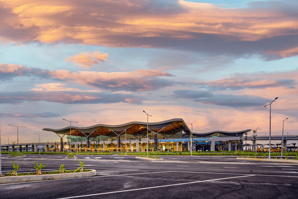 S&acirc;n bay quốc tế Cam Ranh mở rộng diện t&iacute;ch l&ecirc;n 2 nh&agrave; ga, phục vụ c&ocirc;ng suất tối đa cho kh&aacute;ch du lịch trong v&agrave; ngo&agrave;i nước (Nguồn: Cam Ranh International Terminal)